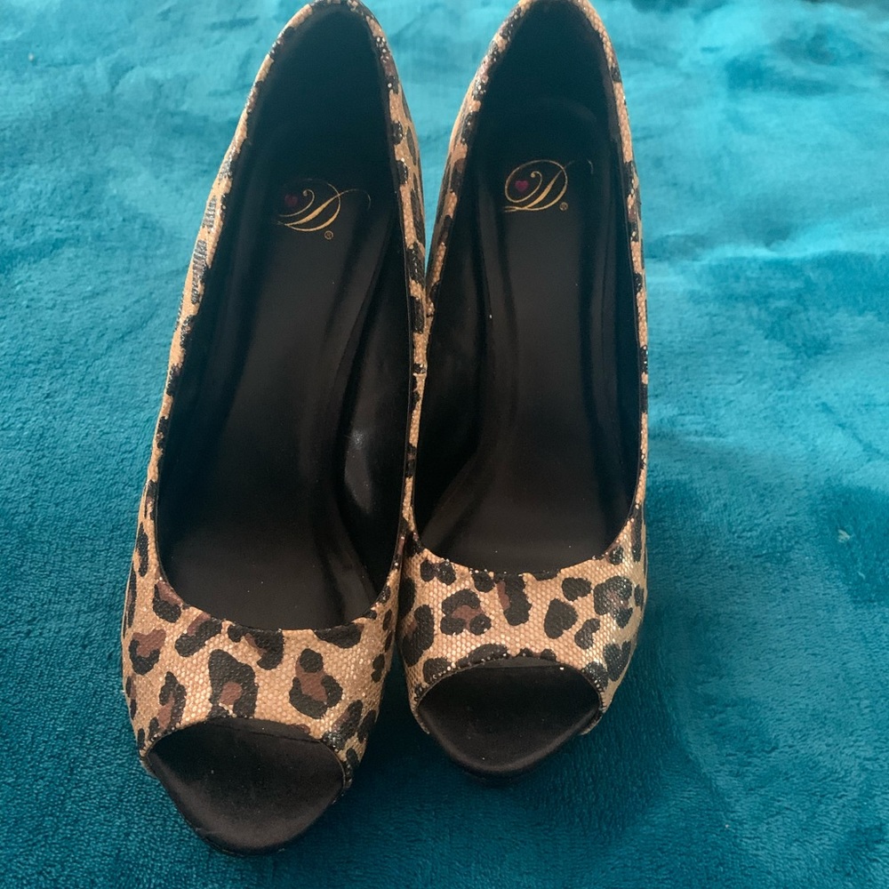 Brand New.  Never worn ,.